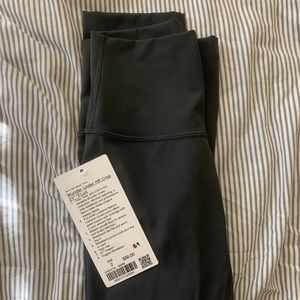 NWT Wunder Under HR crop 21” flux, graphite grey